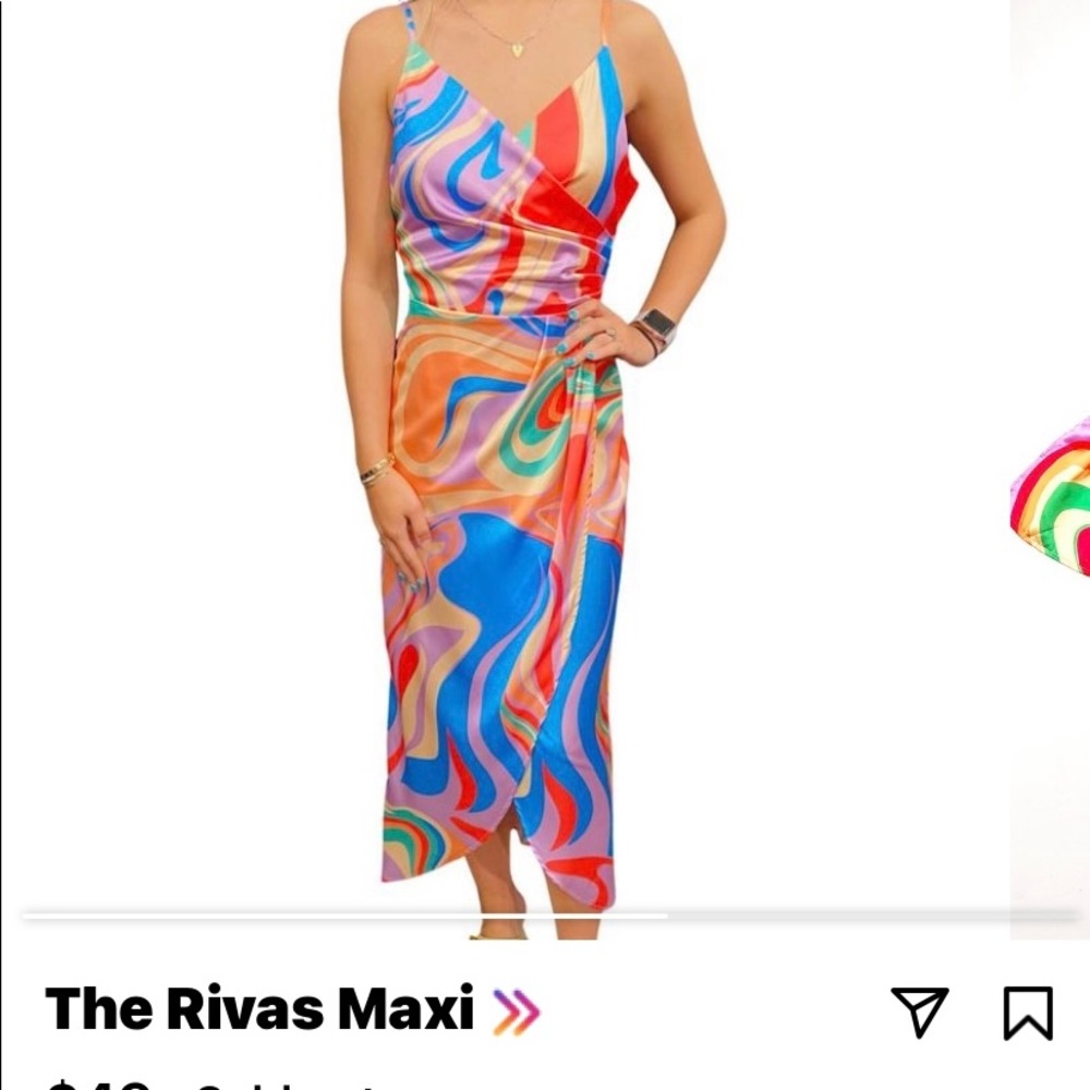 NWT Beautiful wrap dress, zips up in back. Size L. Bought from a Boutique
